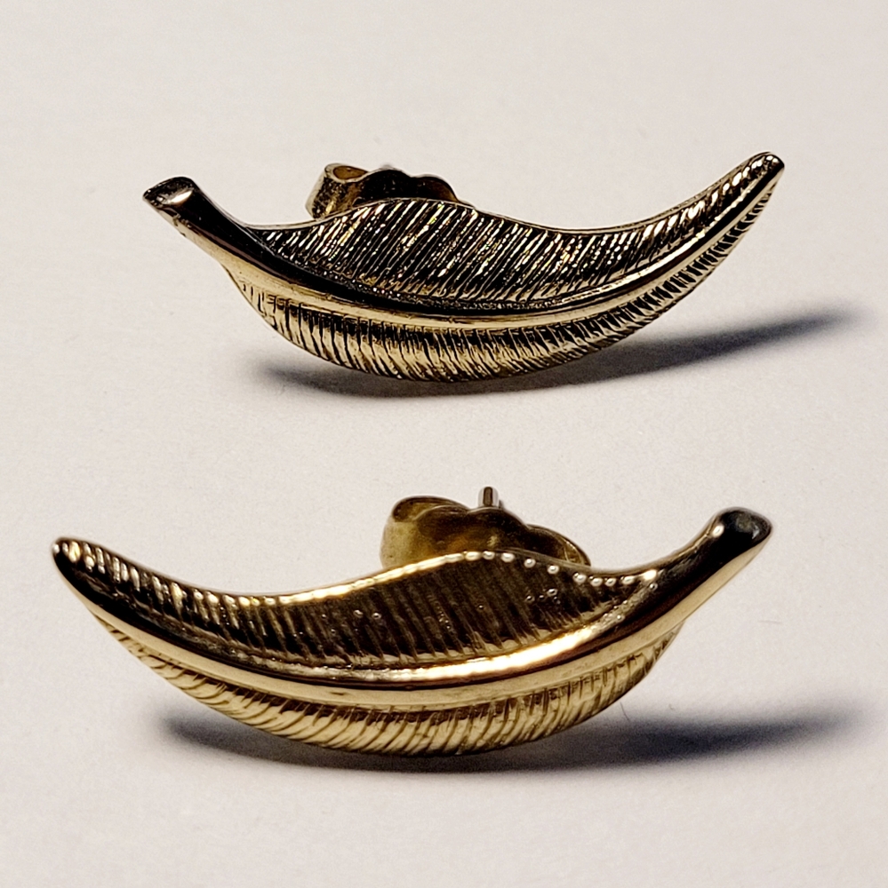 Vintage 1980 Avon Products Feather Flurry Gold-toned Pierced Post Earrings Excel